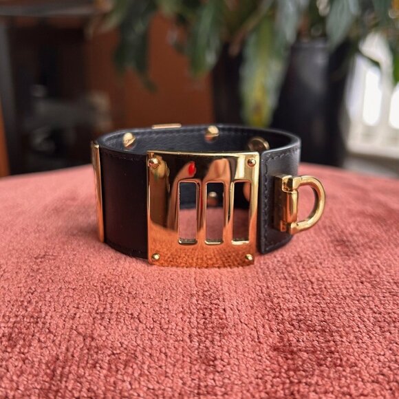 LOUIS VUITTON So LV Cuff Bracelet Black and Gold RARE 📿 - Picture 9 of 11